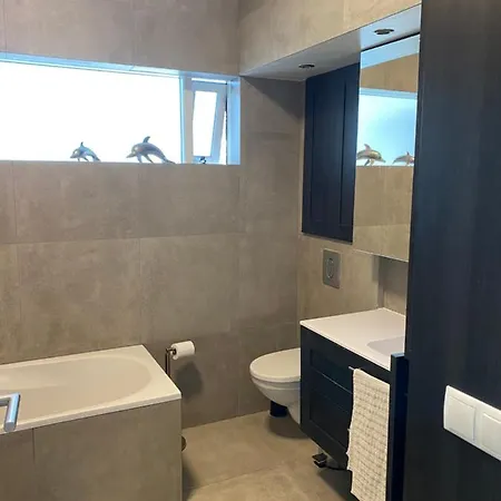 Modern And Beautiful Family With Hot Tub * Reykjavik
